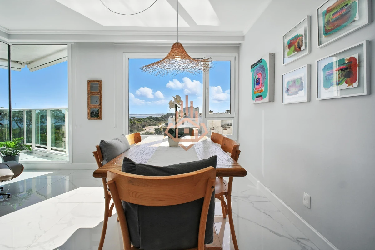 Apartamento en Venta 3 suites + servicio en Paramount Tower, Playa Mansa