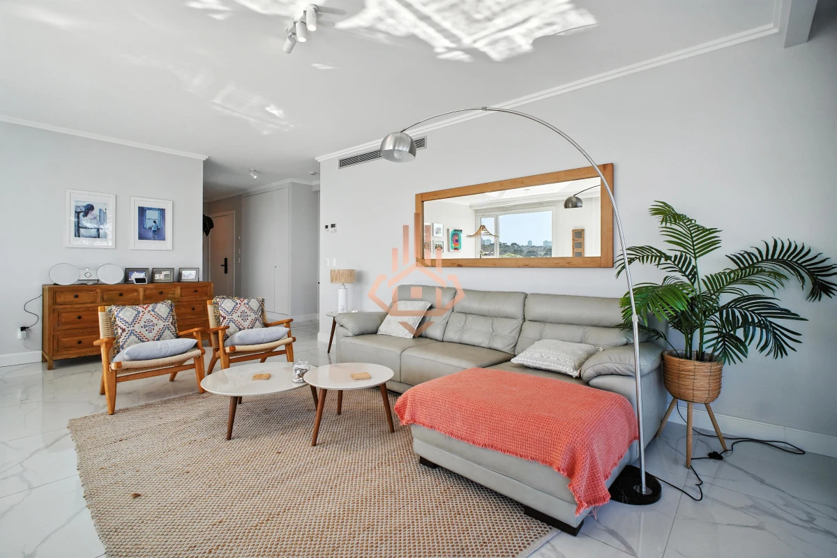 Apartamento en Venta 3 suites + servicio en Paramount Tower, Playa Mansa