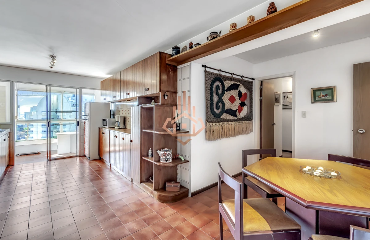 Venta apartamento de 3 dormitorios mas dependencia frente al Mar