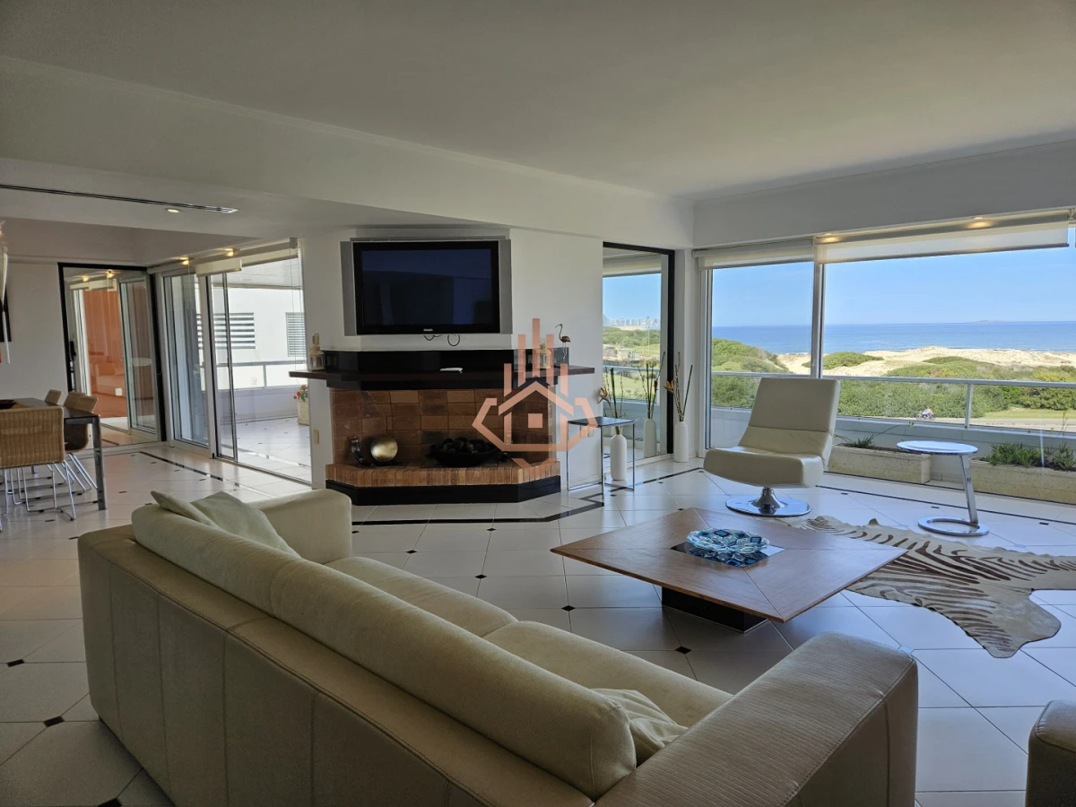 Se Vende Apartamento de 4 Dormitorios en Suite y Terraza Privada con Barbacoa Cerrada Balcon con Espectaculares Vistas