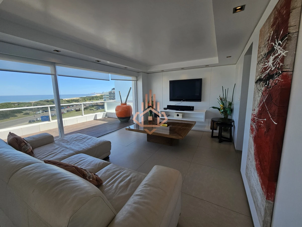 Se Vende Depto en Primera Linea de 4 Dormitorios en Suite Playa Brava