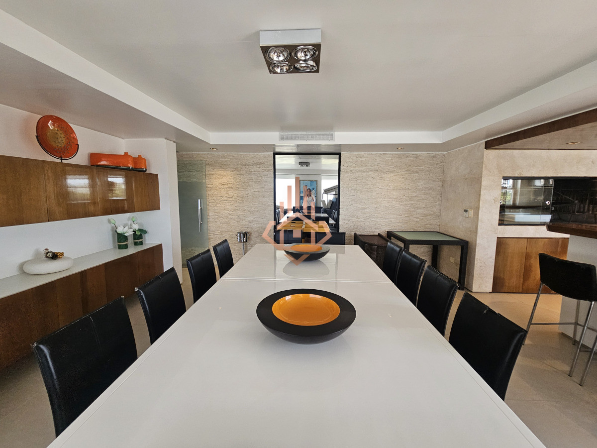 Se Vende Depto en Primera Linea de 4 Dormitorios en Suite Playa Brava