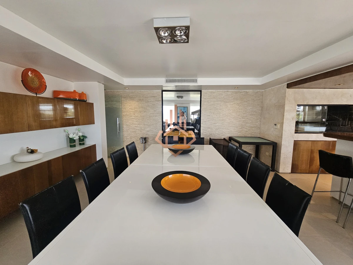 Se Vende Depto en Primera Linea de 4 Dormitorios en Suite Playa Brava