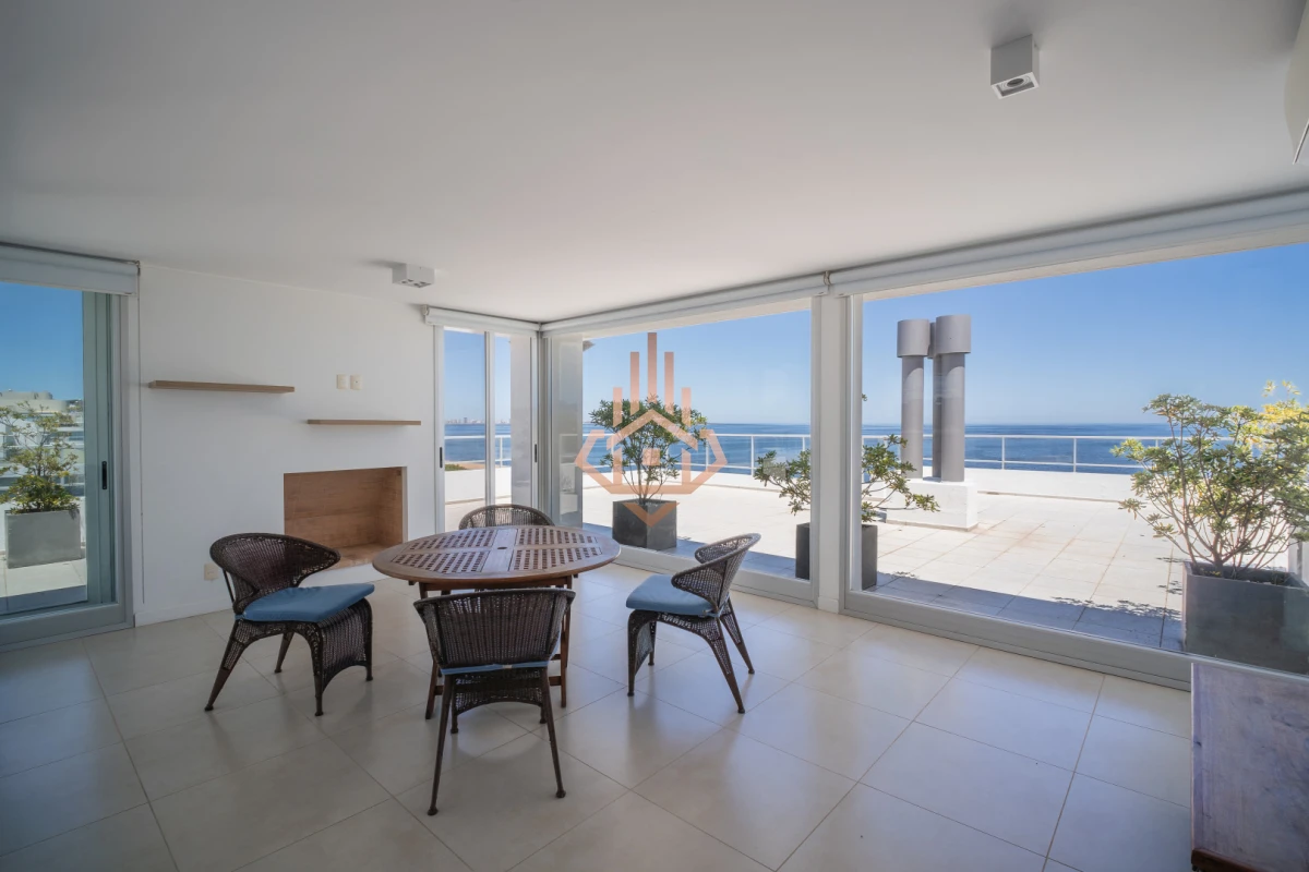 Venta Apartamento Penthouse 4 dormitorios, Frente al mar