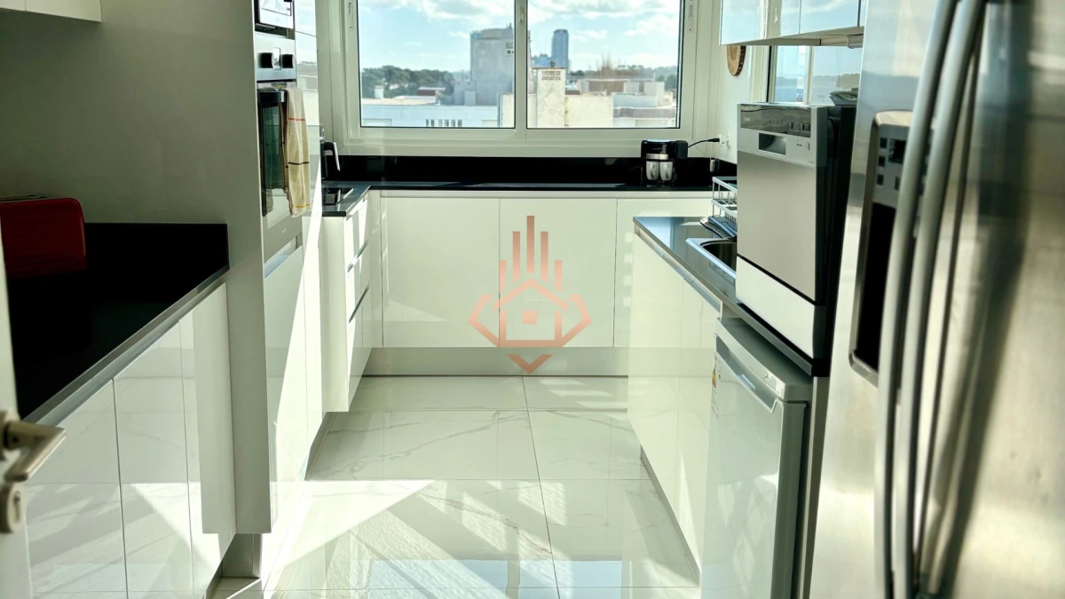 Apartamento en Venta 3 suites + servicio en Paramount Tower, Playa Mansa