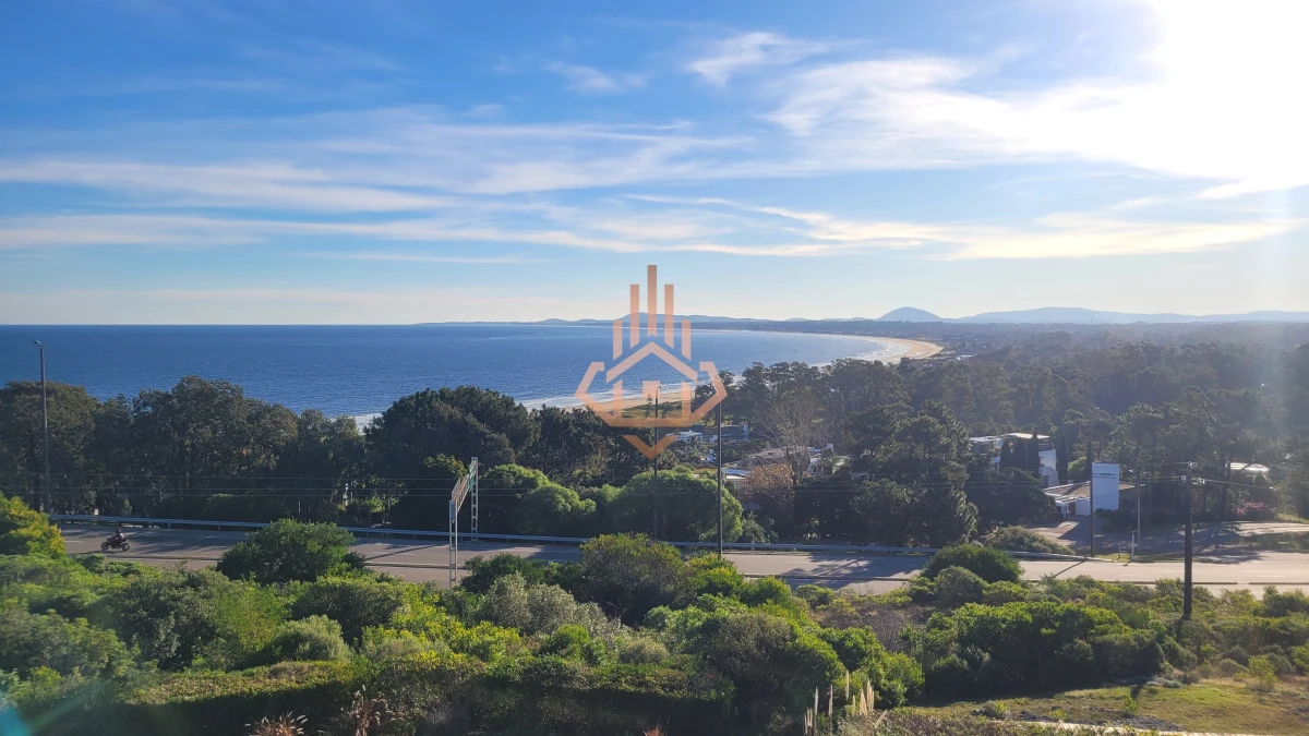 Apartamento dúplex en venta con vista panorámica en Punta Ballena