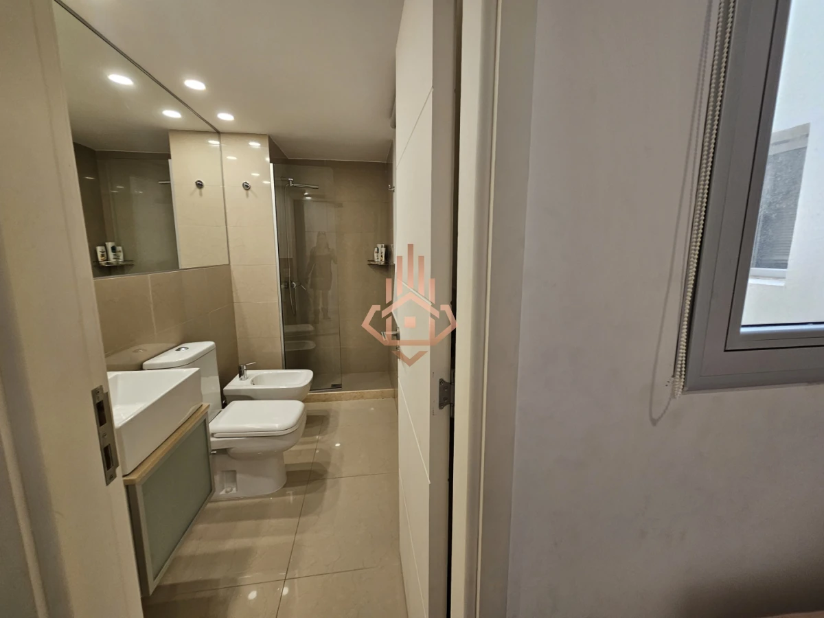 Alquiler de 3 Dormitorios en Suite en Primera Línea de la Brava