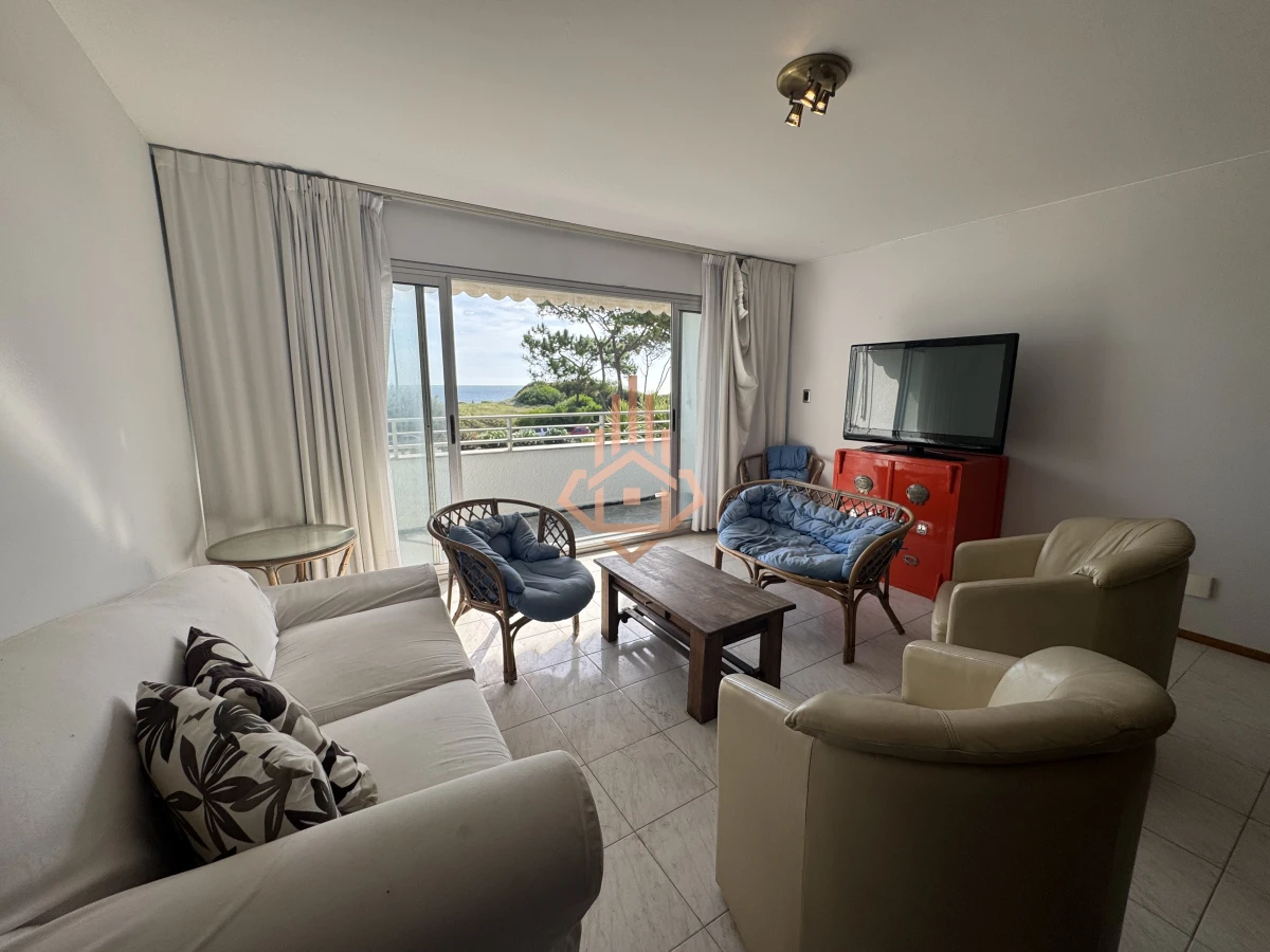 Venta apartamento frente al Mar de 3 dormitorios.