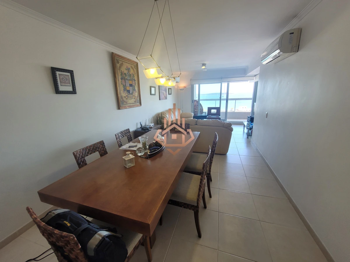 Venta de apartamento piso alto con vista al mar  Edificio Art Boulevard