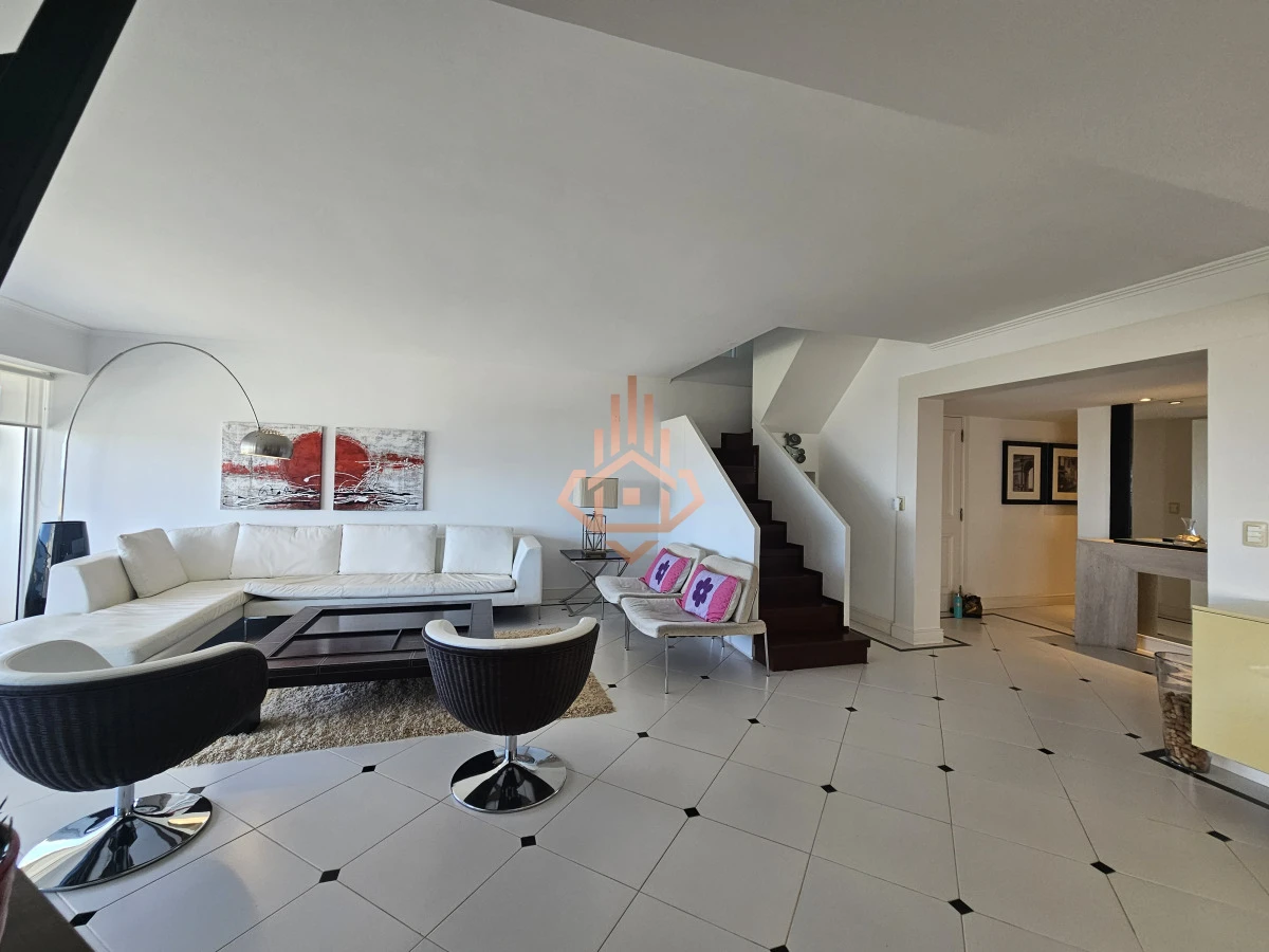 Se Vende Depto en Primera Linea de 4 Dormitorios en Suite Playa Brava