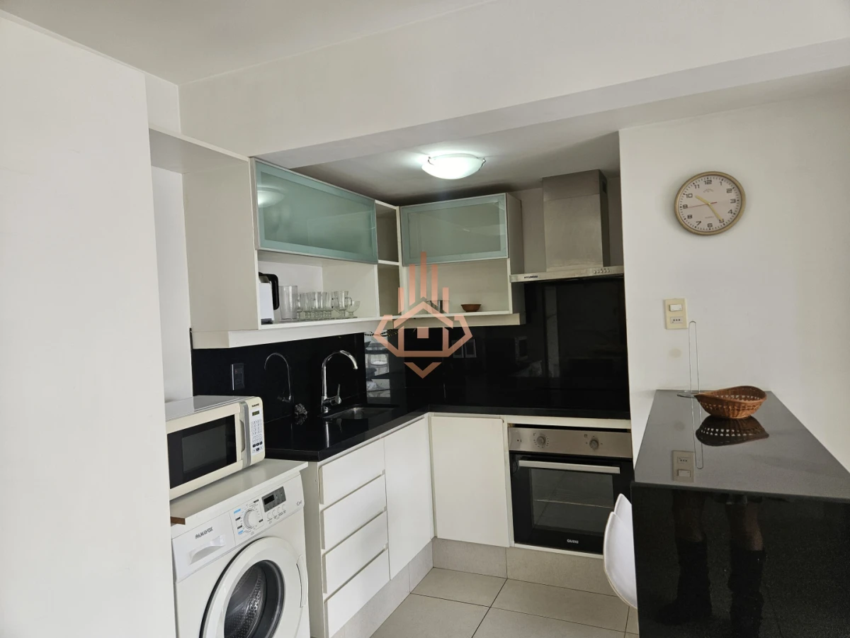 Se Vende Apartamento de Dos Dormitorios con Balcon y Vista en la Península