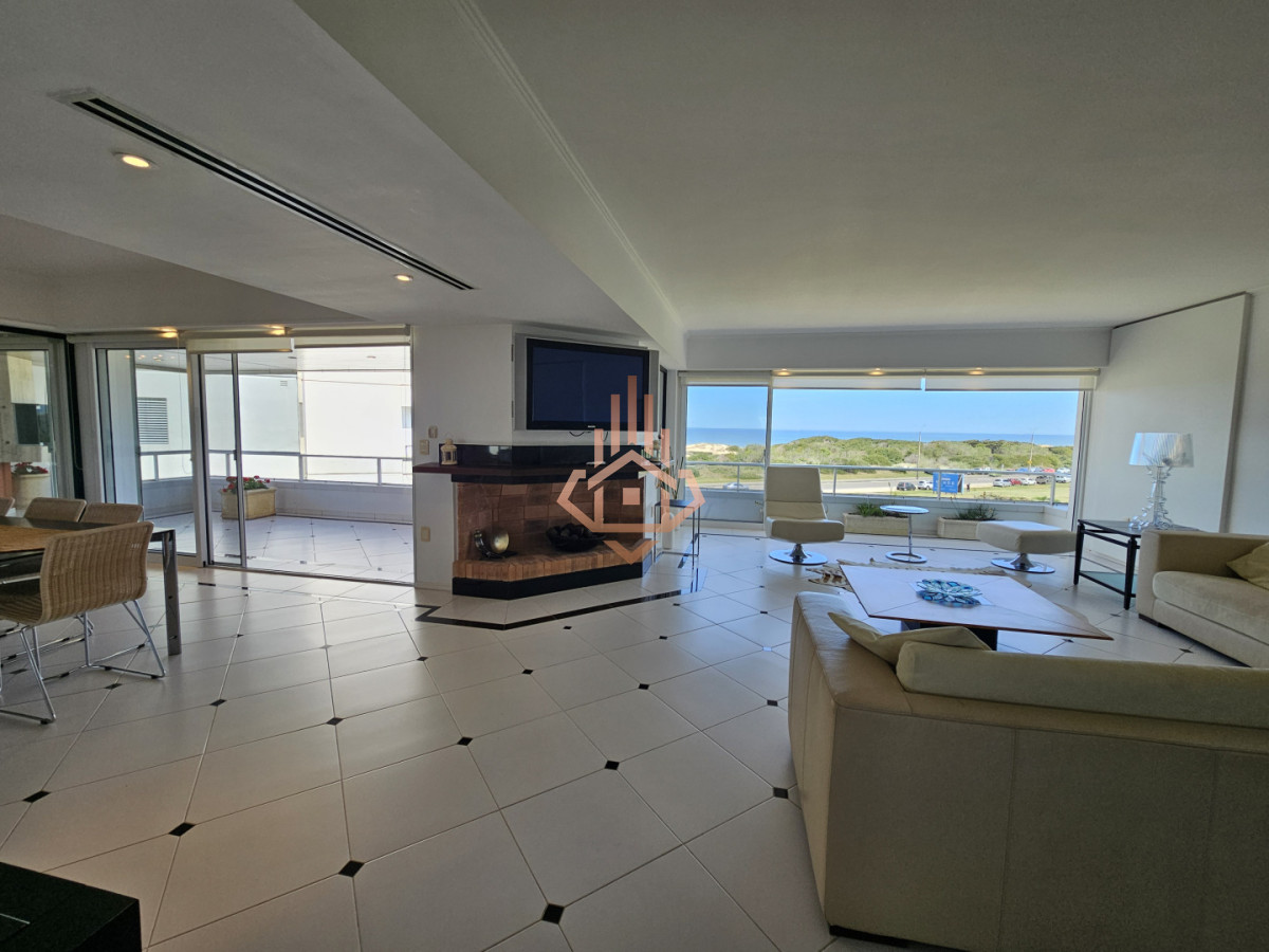 Se Vende Apartamento de 4 Dormitorios en Suite y Terraza Privada con Barbacoa Cerrada Balcon con Espectaculares Vistas