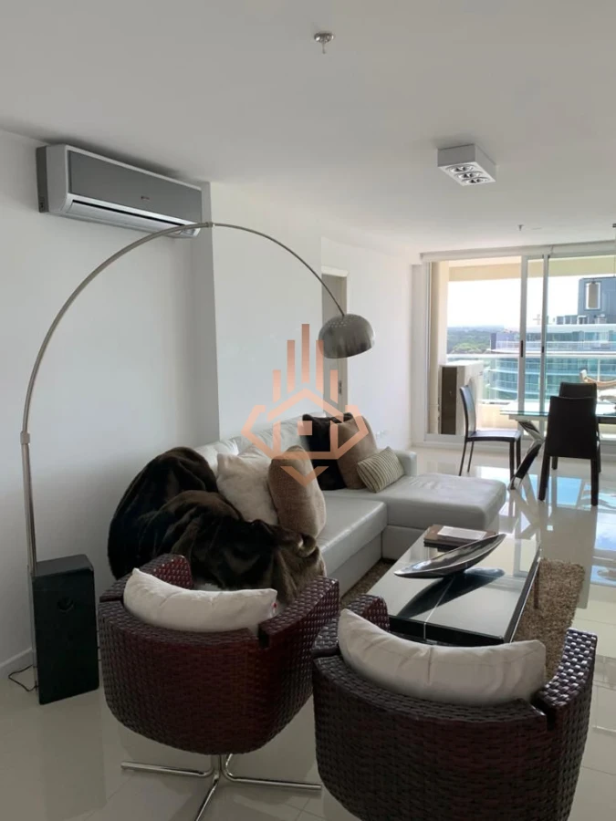Venta Apartamento de 3 dormitorios con vista al mar.