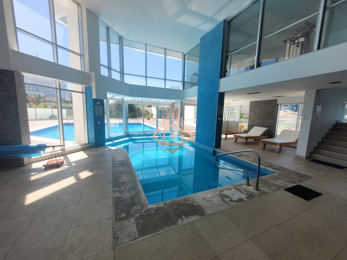 Venta de apartamento piso alto con vista al mar  Edificio Art Boulevard