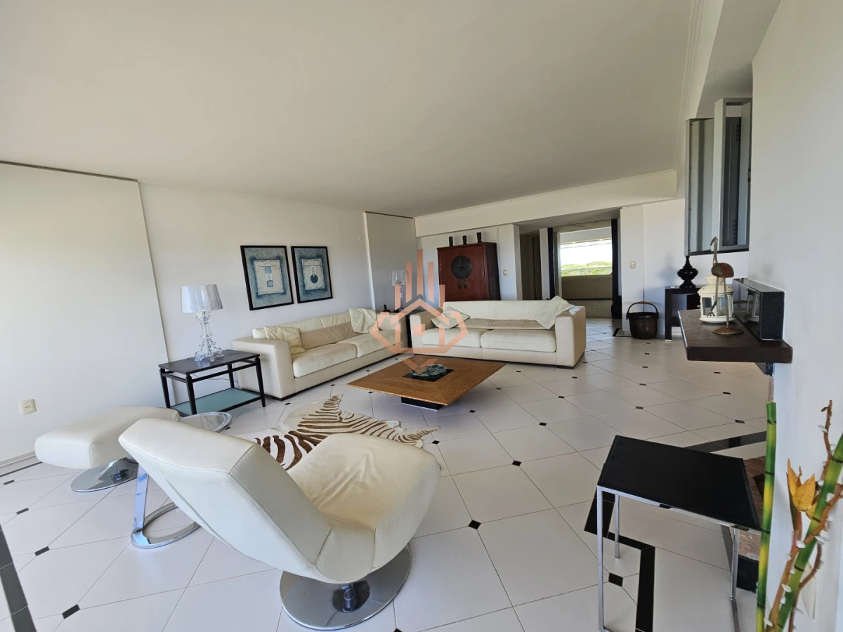 Se Vende Apartamento de 4 Dormitorios en Suite y Terraza Privada con Barbacoa Cerrada Balcon con Espectaculares Vistas