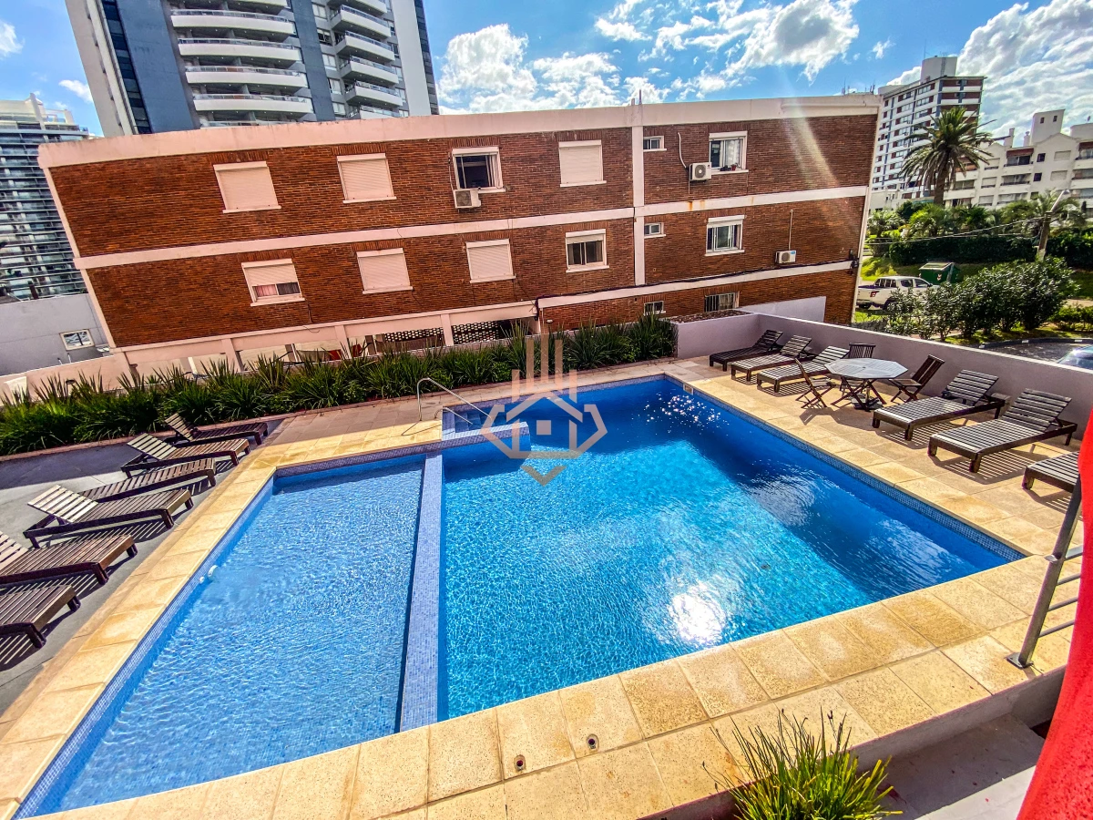 ¡Oportunidad única en Parada 3 de la Brava, Punta del Este! Apartamento 2 dormitorios y medio