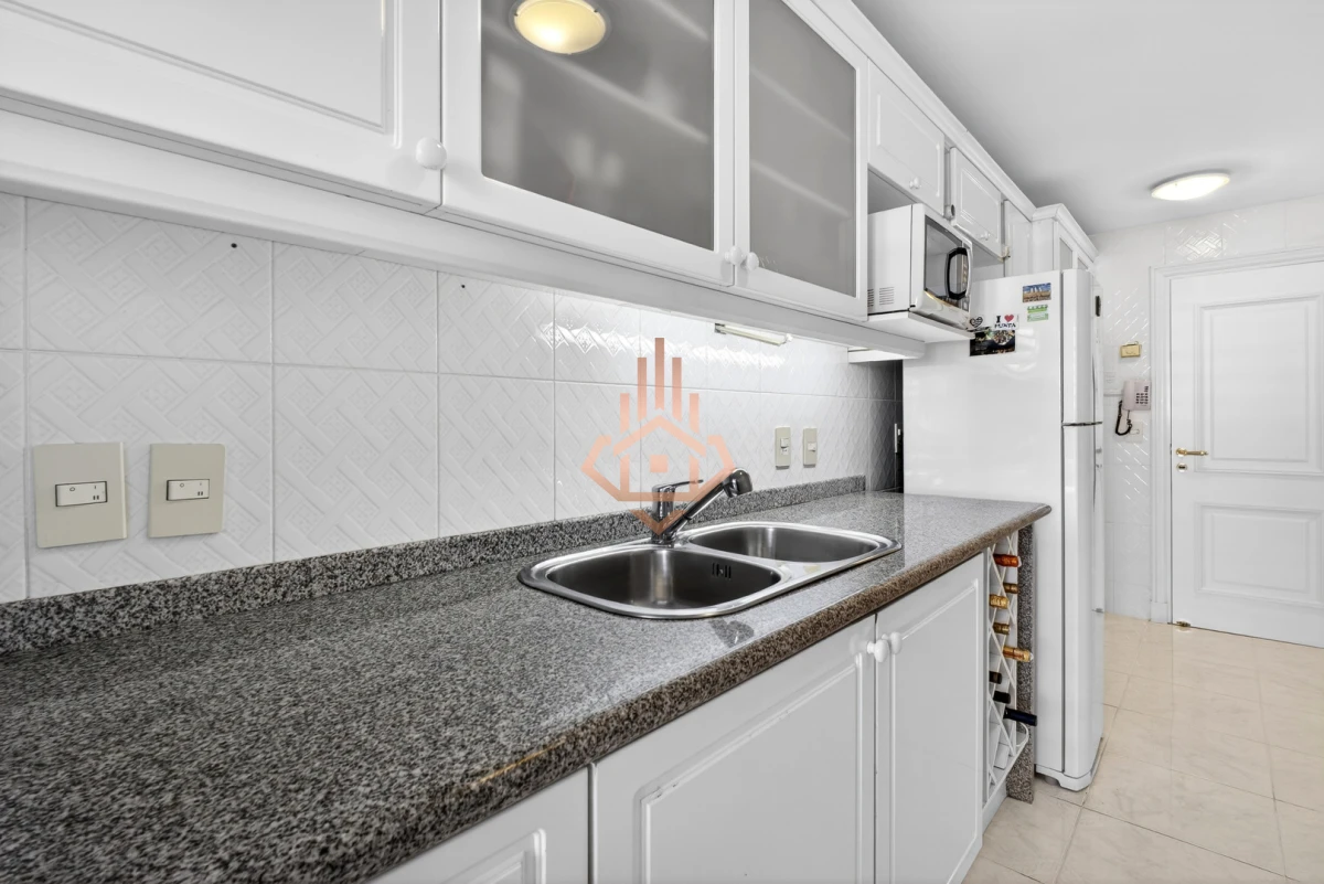 Venta apartamento 3 dormitorios 2 baños Coral Tower