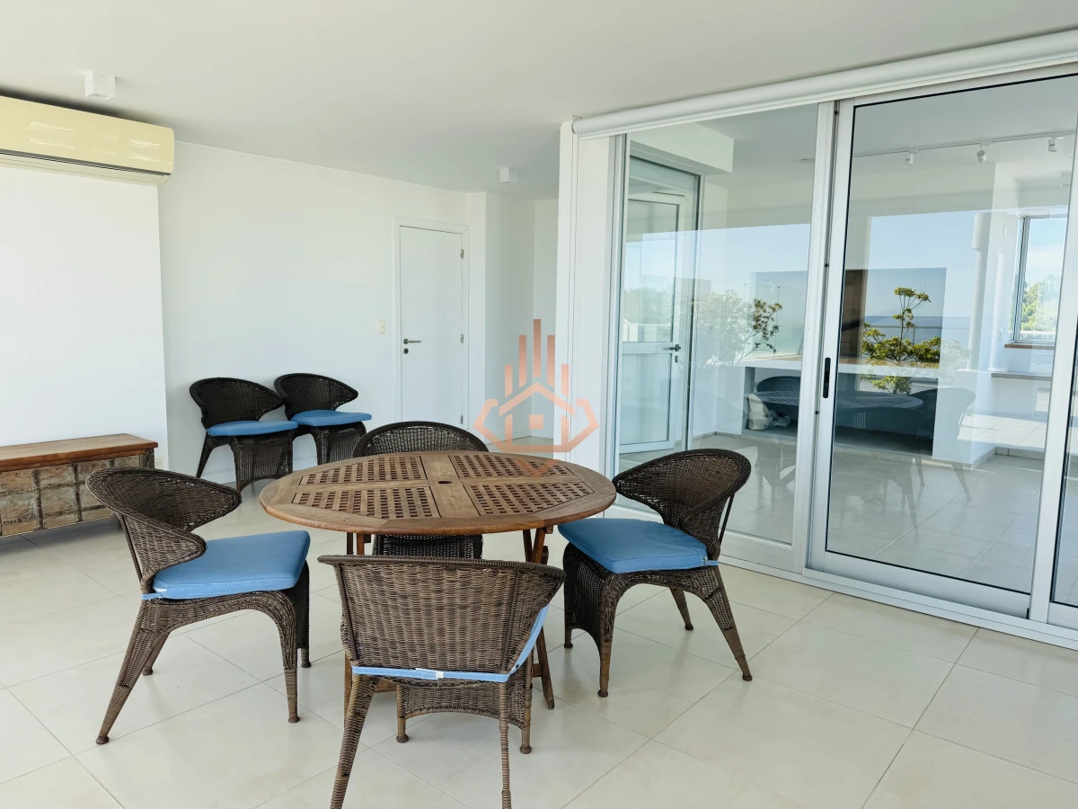 Venta Apartamento Penthouse 4 dormitorios, Frente al mar