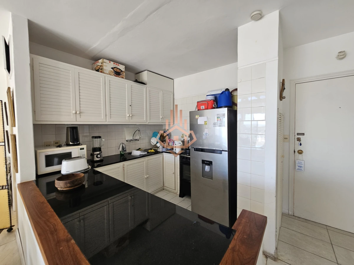 Se vende apartamento de 3 dormitorios en la Península, piso alto con vista al mar