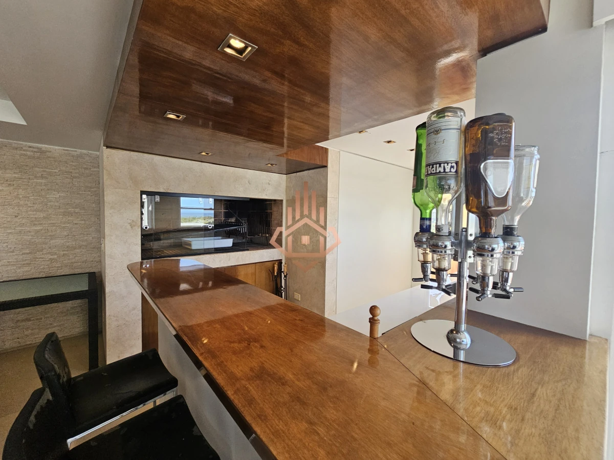 Se Vende Depto en Primera Linea de 4 Dormitorios en Suite Playa Brava