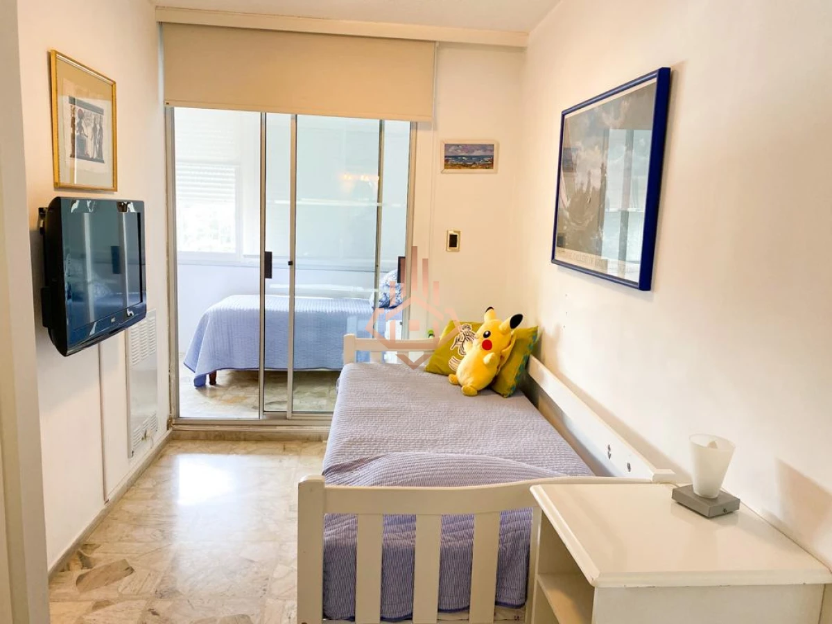 Apartamento 4 dormitorios Venta en Punta del Este.