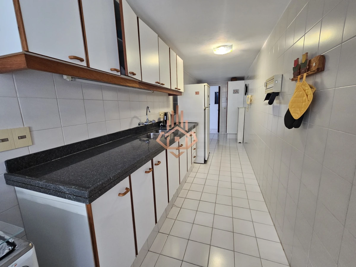 Venta de Apartamento de Dos Dormitorios y Medio Piso Alto