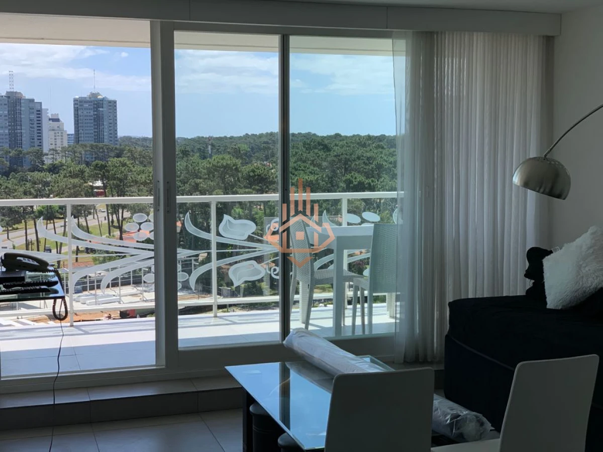 Venta en Punta del Este Edificio Yoo 1 Dormitorio y medio