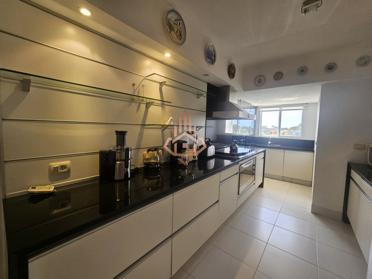 Se Vende Apartamento de 4 Dormitorios en Suite y Terraza Privada con Barbacoa Cerrada Balcon con Espectaculares Vistas