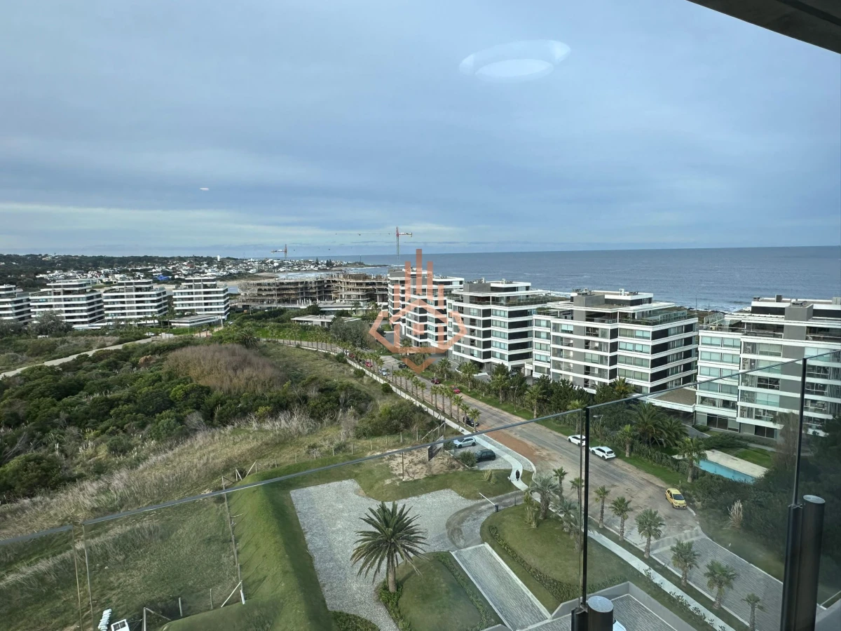Venta departamento en Surfside de 2 dormitorios + den con vista al Mar