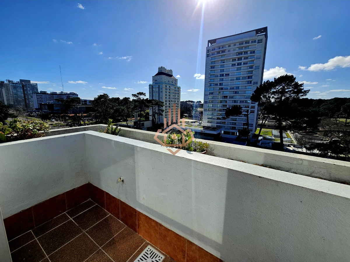 Alquiler temporal, e cuartos y medio, zona Roosevelt