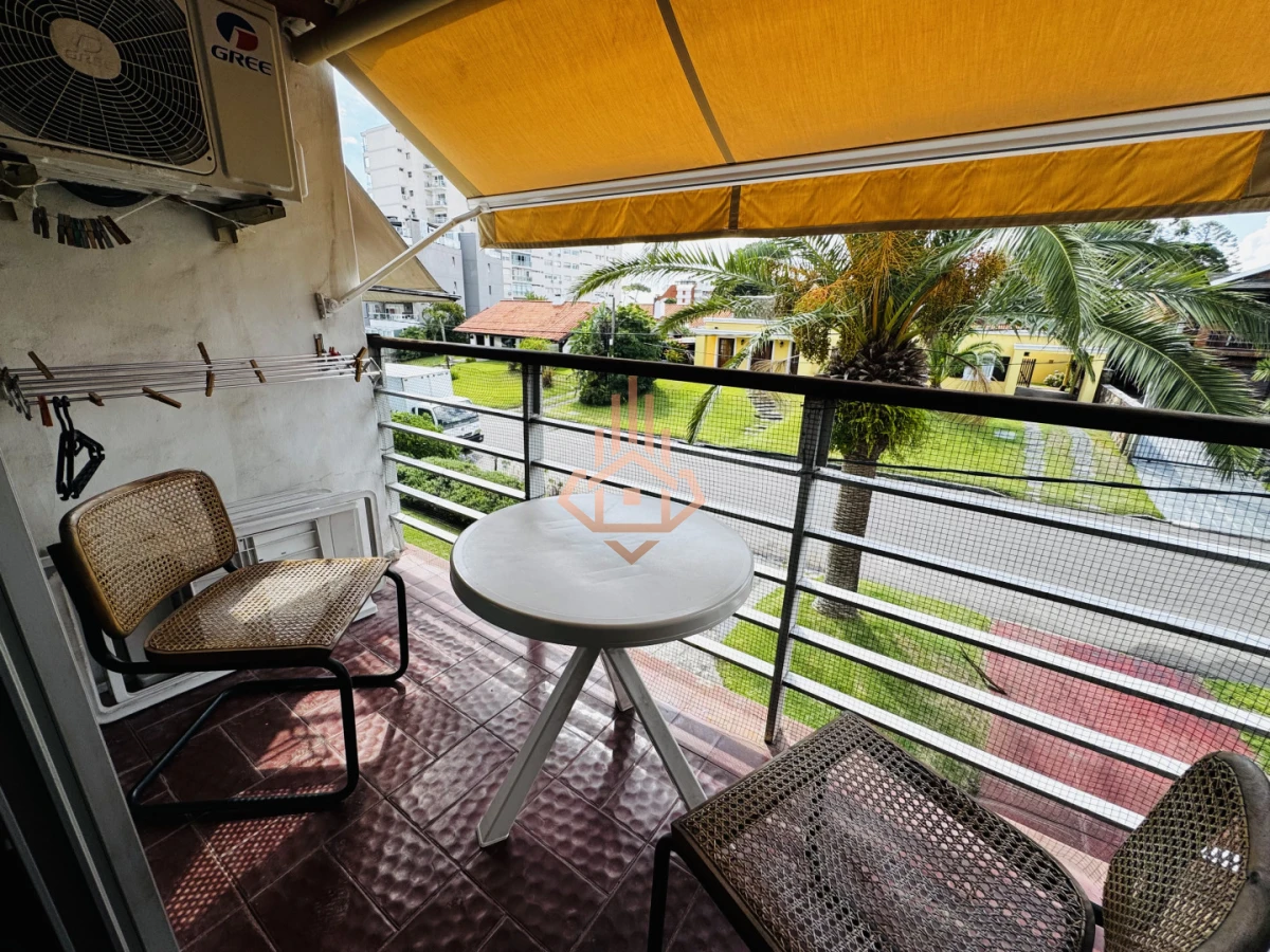 Alquiler invernal apartamento de 1 dormitorio y medio a pasos de playa mansa.