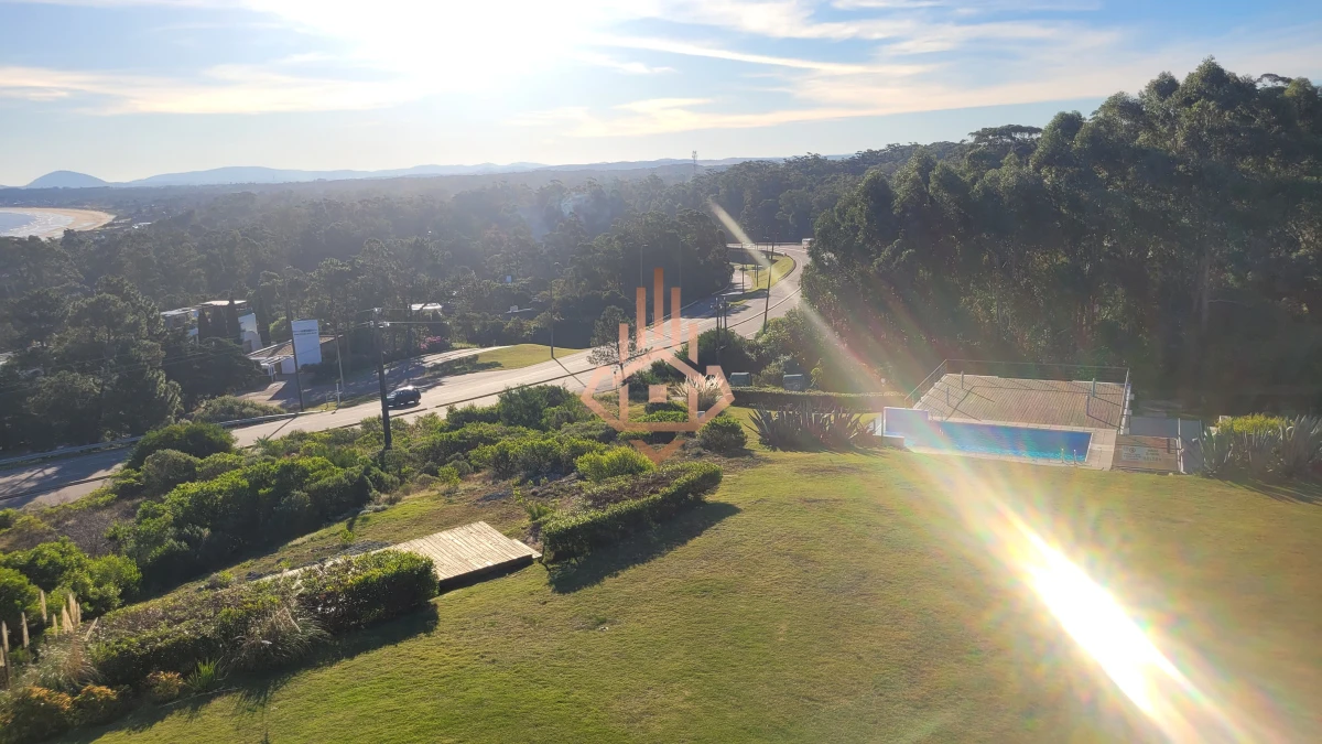 Apartamento dúplex en venta con vista panorámica en Punta Ballena