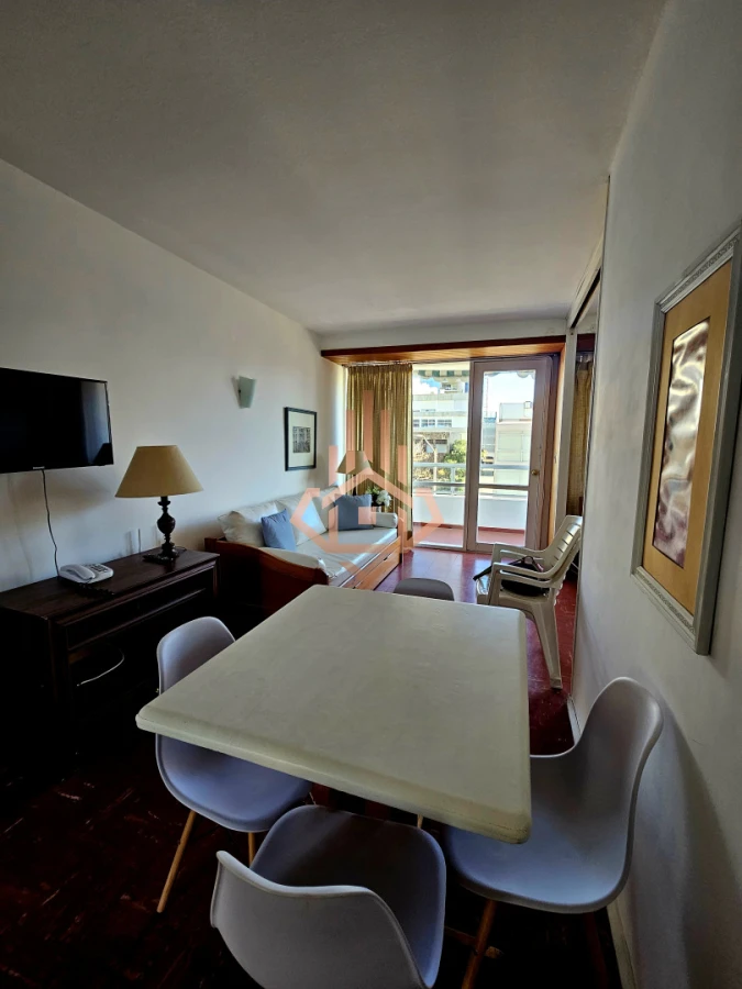 Se Vende Apartamento de un Dormitorio con Balcon en la Peninsula de Punta Dle Este