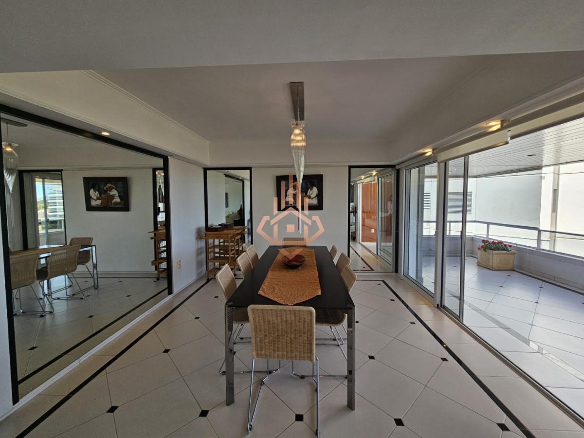 Se Vende Apartamento de 4 Dormitorios en Suite y Terraza Privada con Barbacoa Cerrada Balcon con Espectaculares Vistas