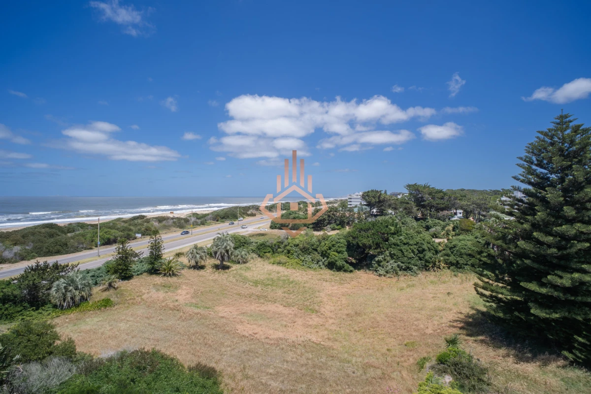Departamento en Primera Línea - Vista Infinita al Mar en Parada 28 de La Brava
