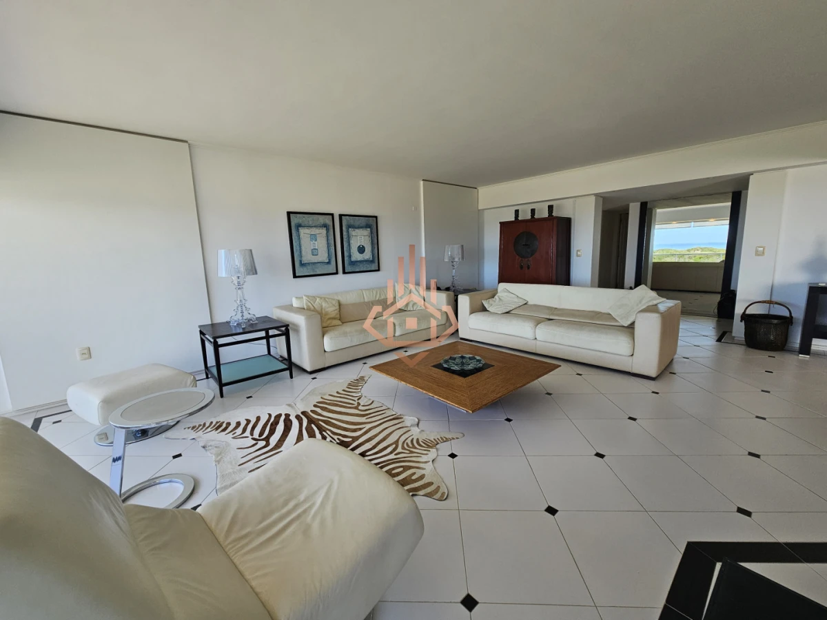 Se Vende Apartamento de 4 Dormitorios en Suite y Terraza Privada con Barbacoa Cerrada Balcon con Espectaculares Vistas