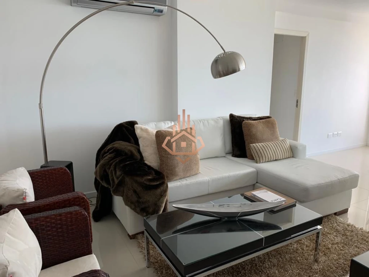 Venta Apartamento de 3 dormitorios con vista al mar.