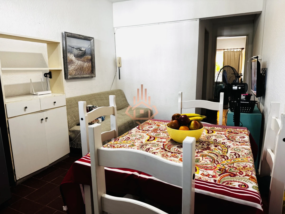 Alquiler invernal apartamento de 1 dormitorio y medio a pasos de playa mansa.