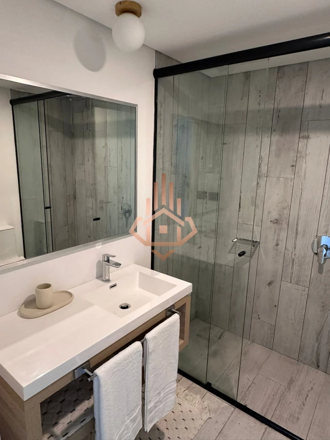 Venta departamento en Surfside de 2 dormitorios + den con vista al Mar