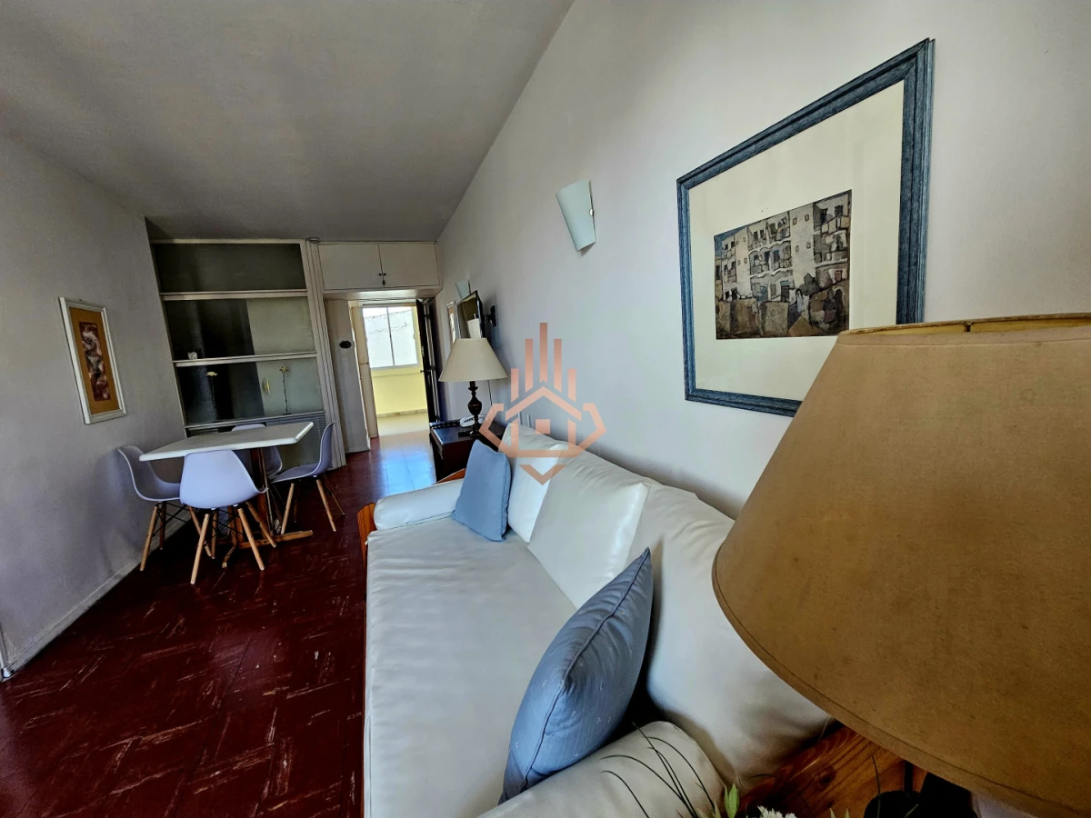 Se Vende Apartamento de un Dormitorio con Balcon en la Peninsula de Punta Dle Este