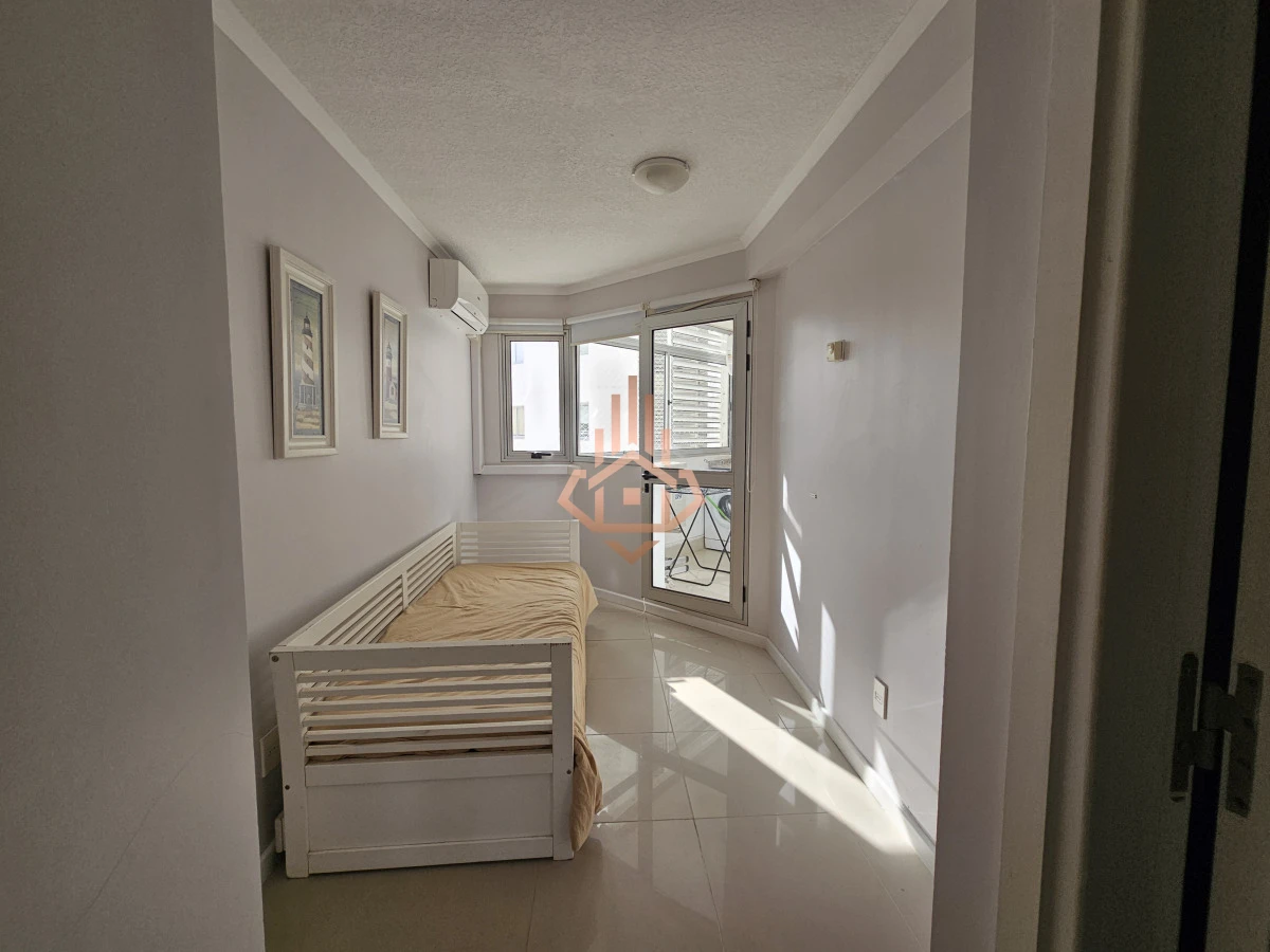 Departamento en Venta en Ocean Drive de 3 Dormitorios Mas Dependencia