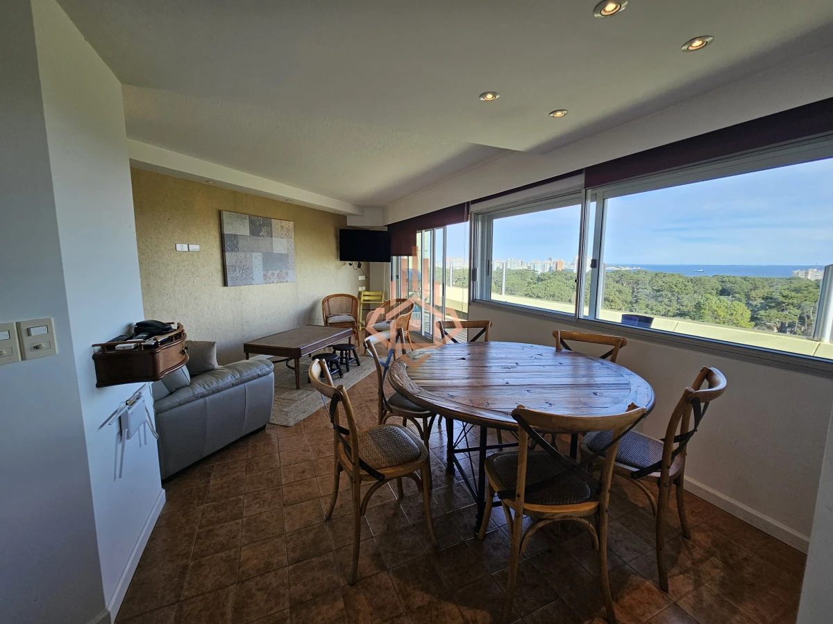 Penthouse en Roosevelt, Dos Cuartos, Dos Baños, 6 Personas, Psicina Cancha de Tenis