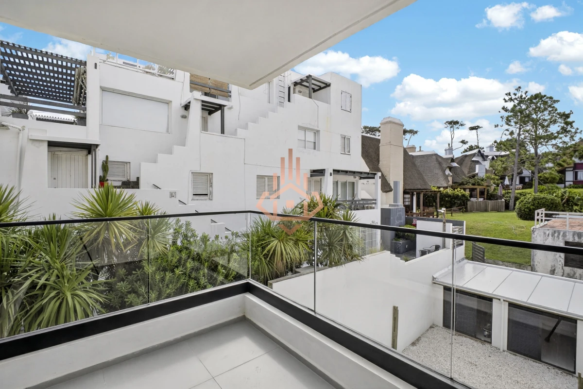 Venta apartamento de 3 dormitorios en suite, con vista al mar, primera Linea.