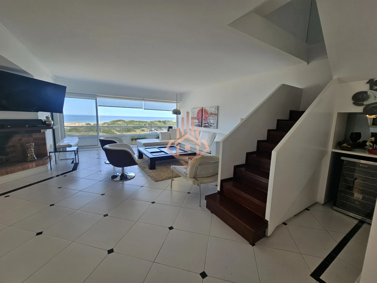 Se Vende Depto en Primera Linea de 4 Dormitorios en Suite Playa Brava
