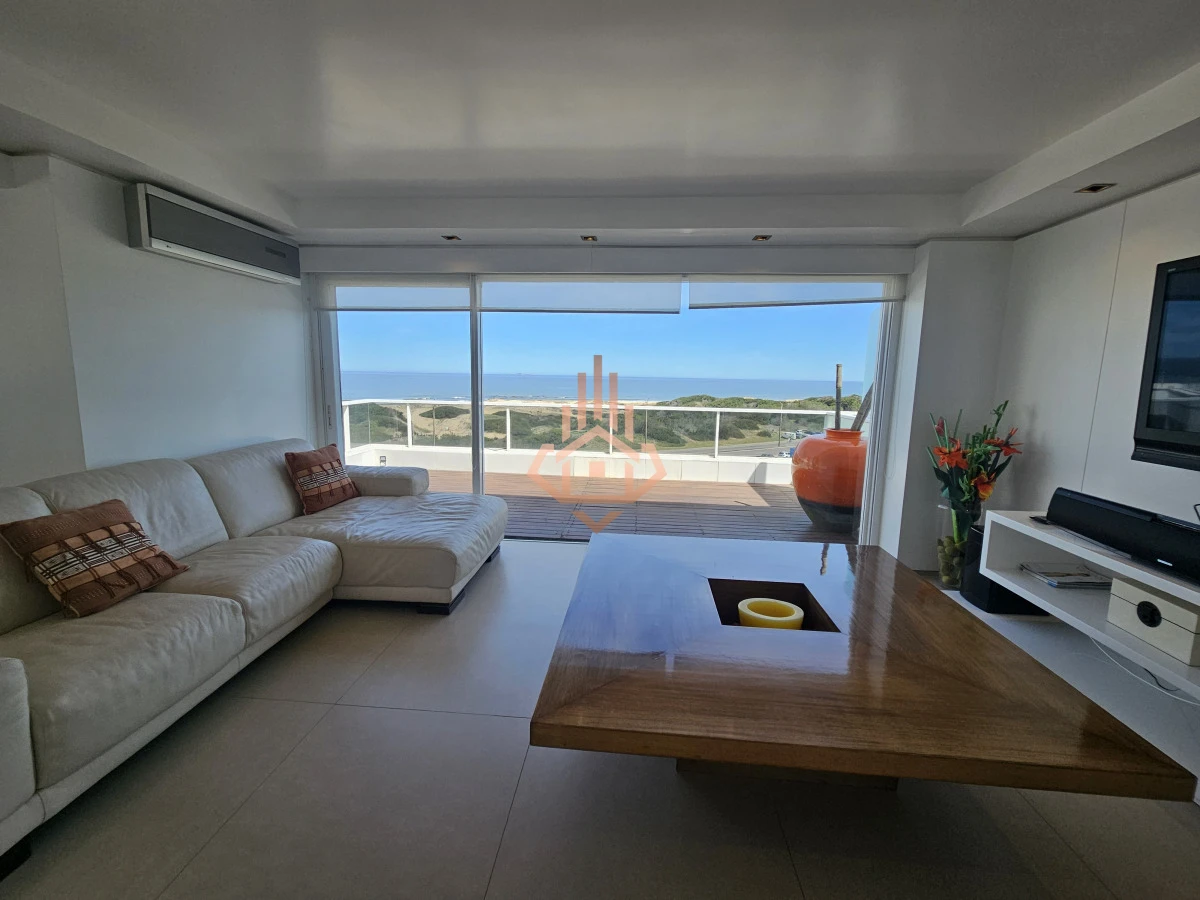 Se Vende Depto en Primera Linea de 4 Dormitorios en Suite Playa Brava