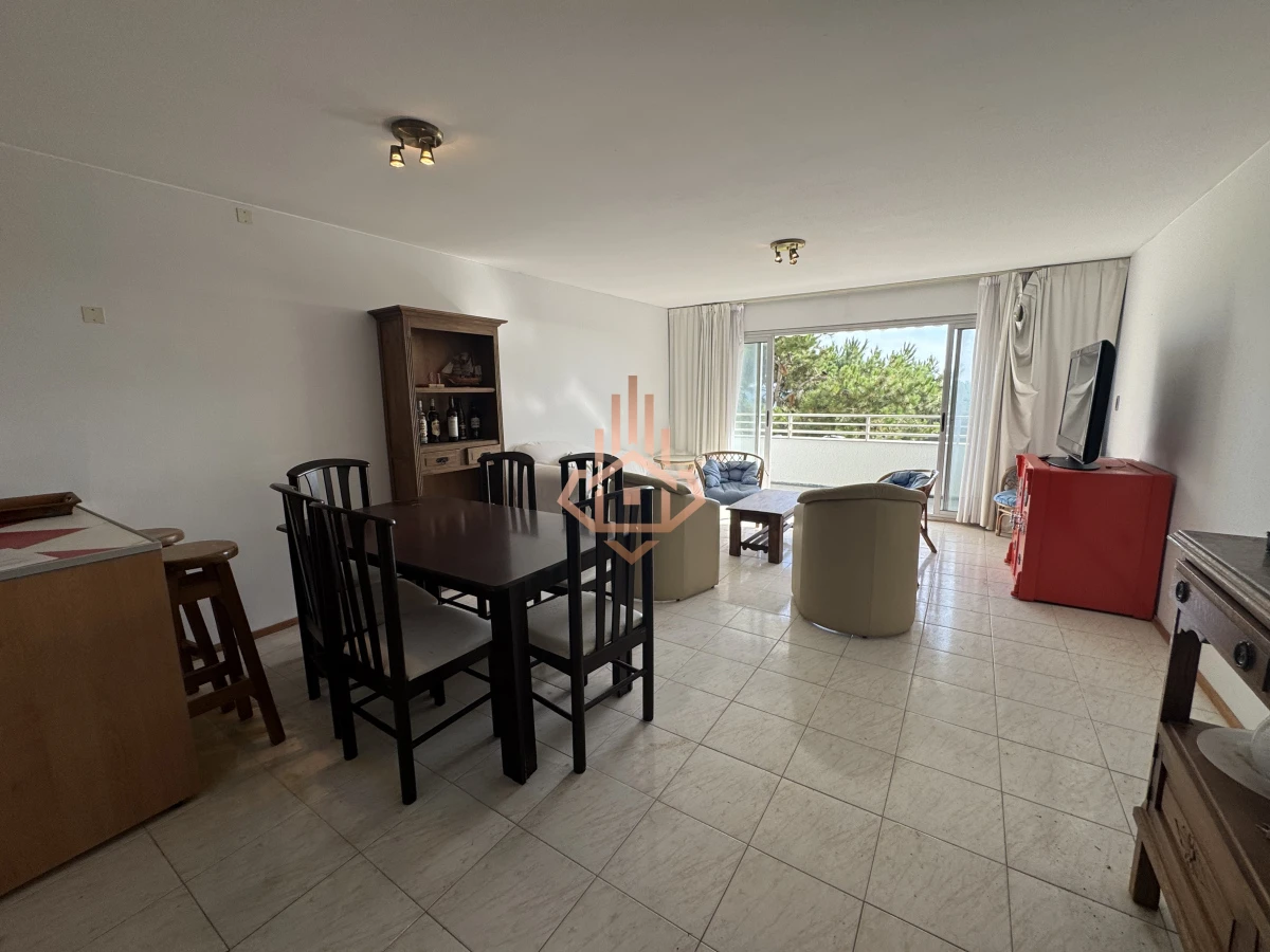Venta apartamento frente al Mar de 3 dormitorios.