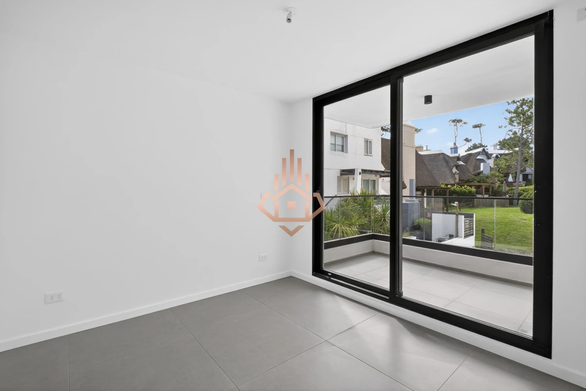 Venta apartamento de 3 dormitorios en suite, con vista al mar, primera Linea.