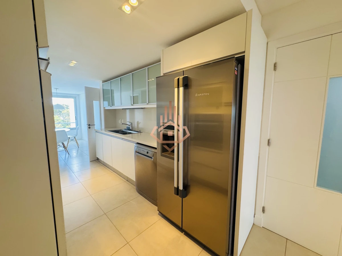 Venta Apartamento Penthouse 4 dormitorios, Frente al mar