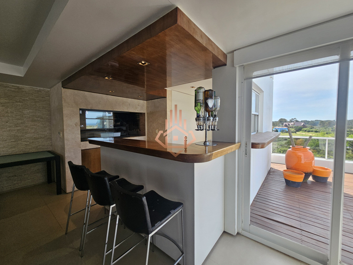 Se Vende Depto en Primera Linea de 4 Dormitorios en Suite Playa Brava