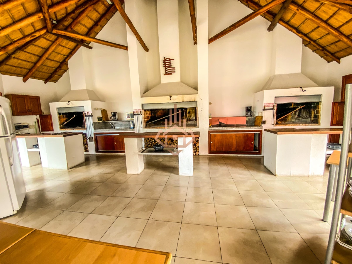 ¡Oportunidad única en Parada 3 de la Brava, Punta del Este! Apartamento 2 dormitorios y medio